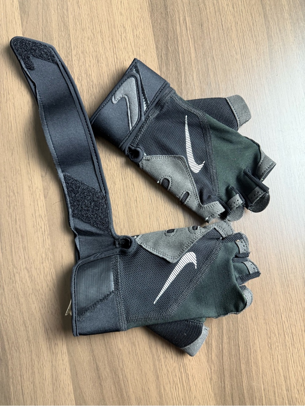Nike Black & Gray Fingerless Workout Gloves with Wrist Straps